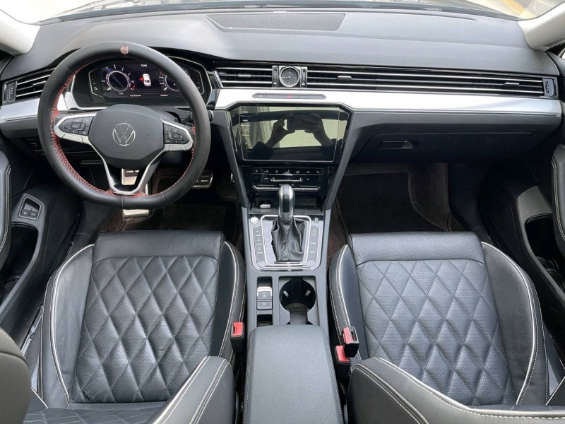 济宁23年大众迈腾5