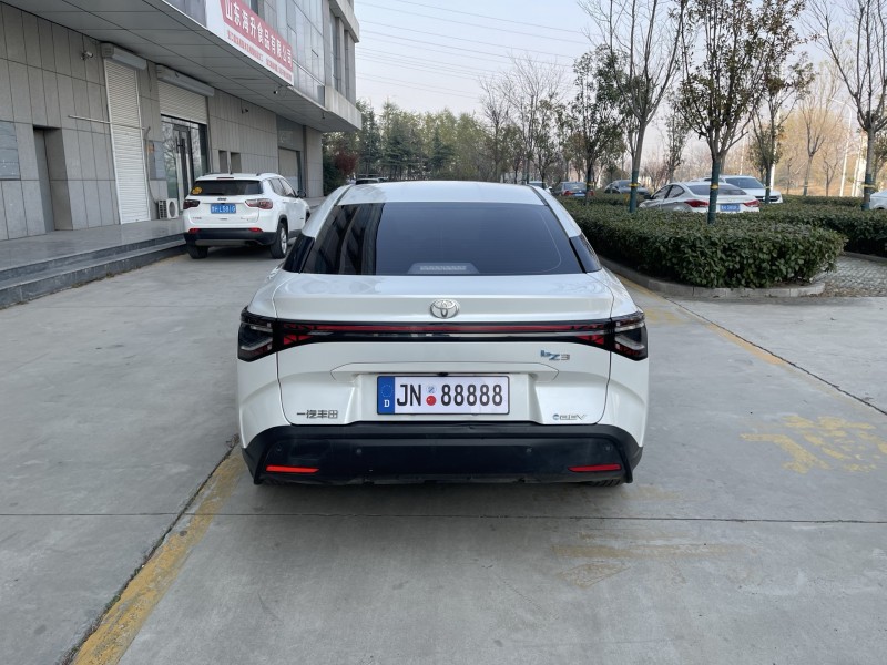 济宁24年丰田BZ3Pro8