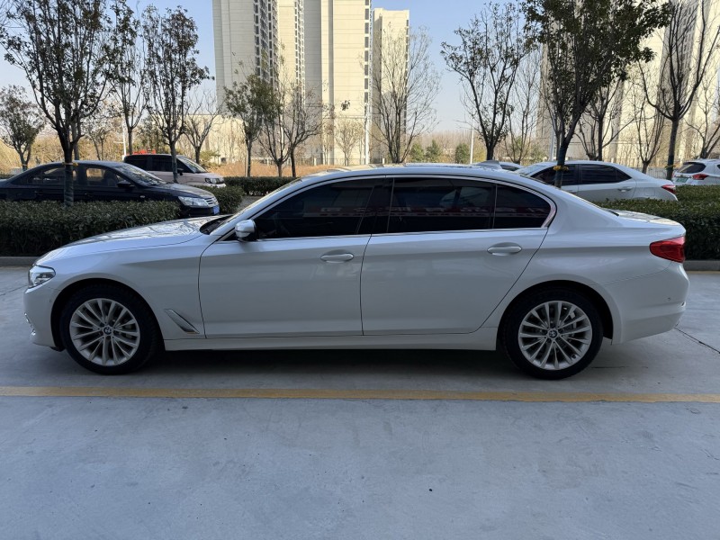 济宁19年宝马5系8