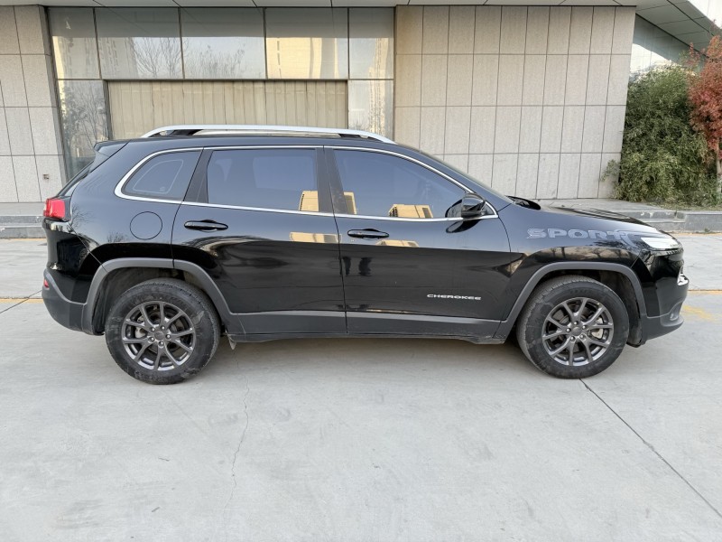 烟台20年Jeep自由光5