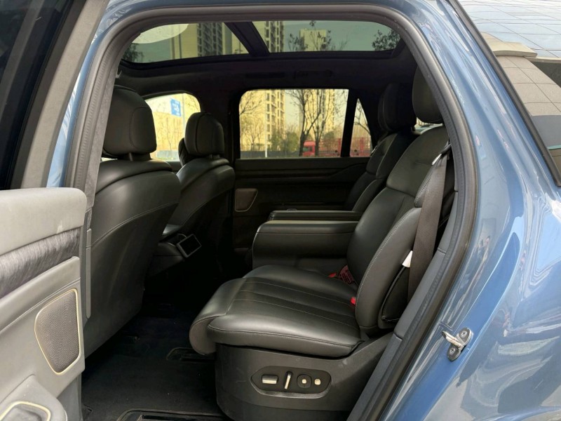 济宁24年蔚来ES85