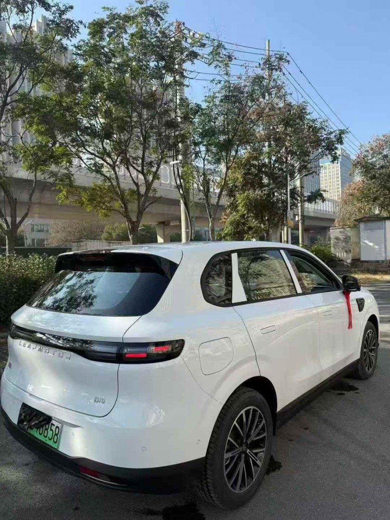 襄阳25年零跑汽车B106