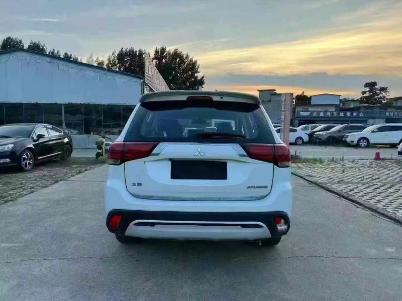 安阳19年三菱欧蓝德6