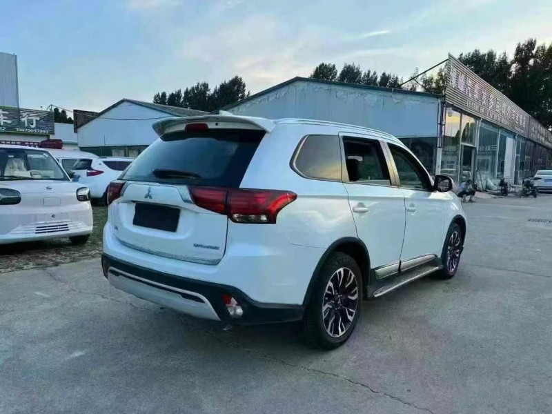 安阳19年三菱欧蓝德9