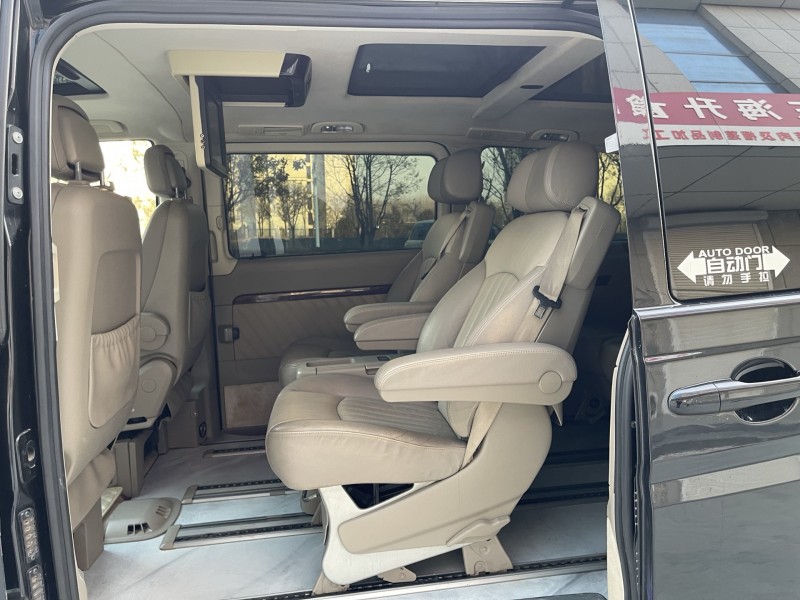 济宁13年奔驰唯雅诺5