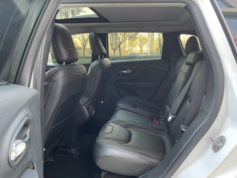 济宁17年Jeep自由光4