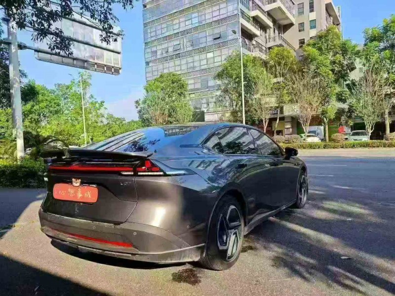 珠海25年长安汽车深蓝7