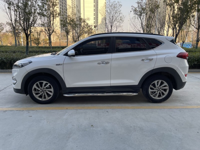 济宁18年现代途胜8