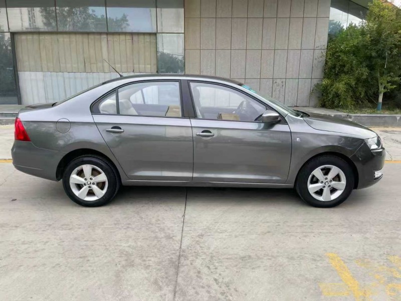 济宁17年斯柯达昕锐8