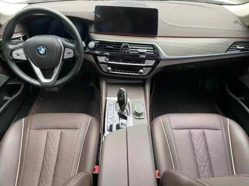 济宁22年宝马5系4