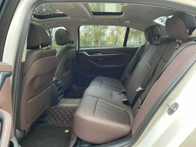 济宁22年宝马5系5