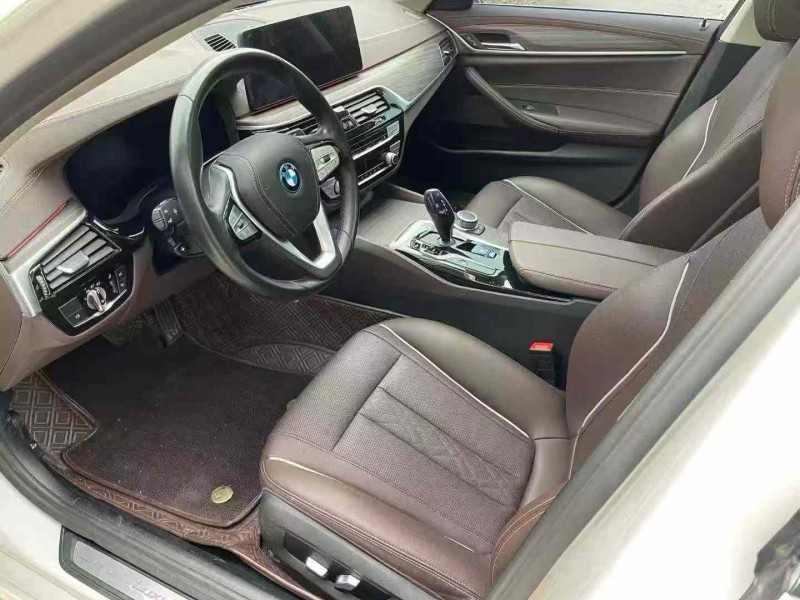 济宁22年宝马5系6