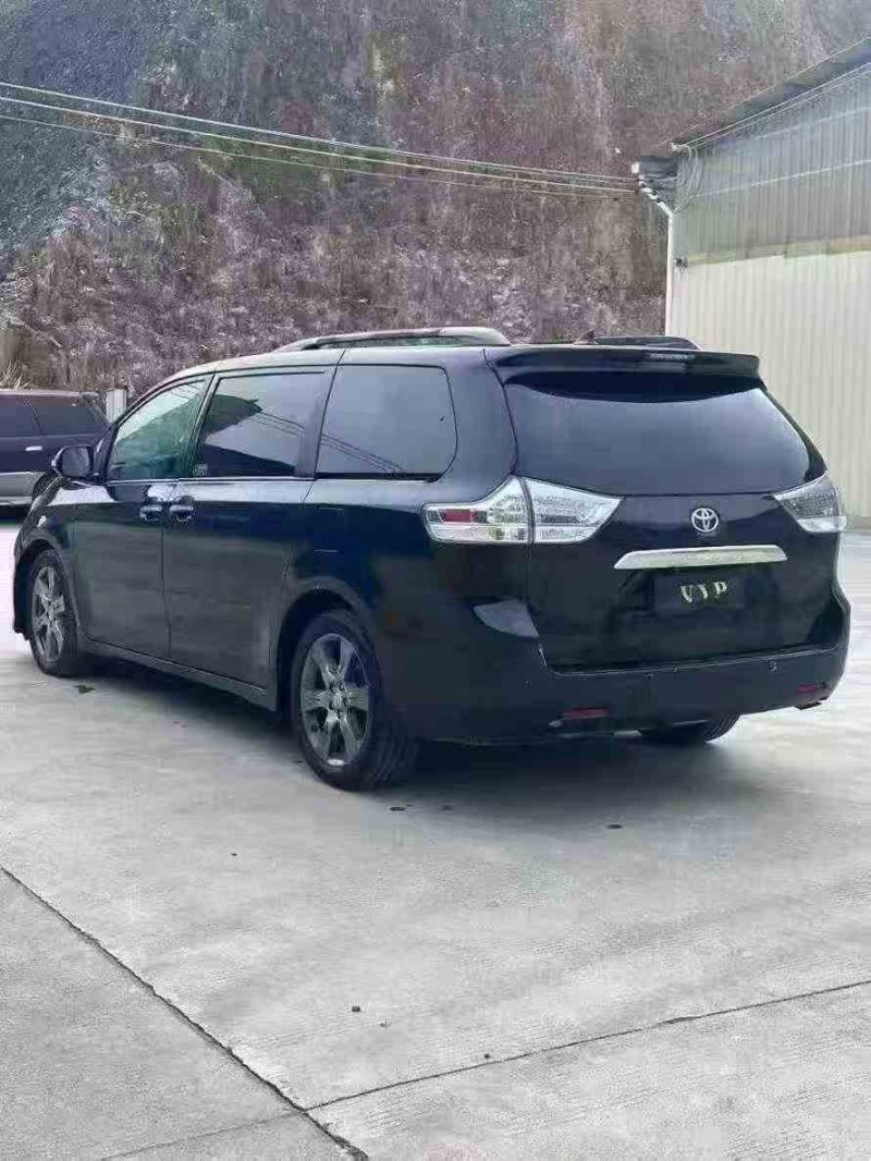 贵港17年丰田塞纳7