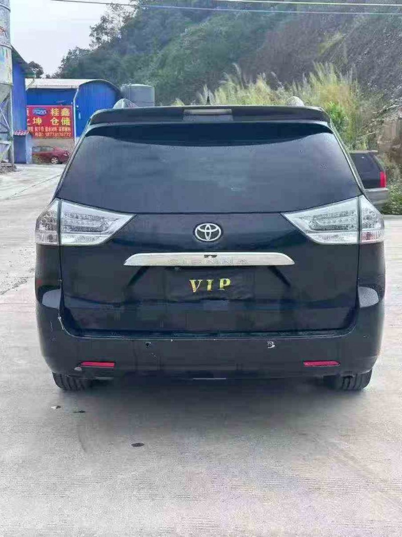 贵港17年丰田塞纳8