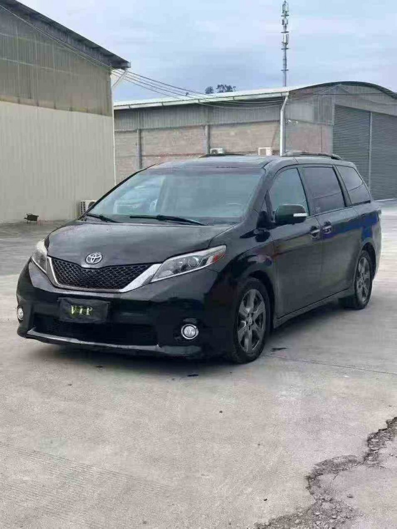 贵港17年丰田塞纳9