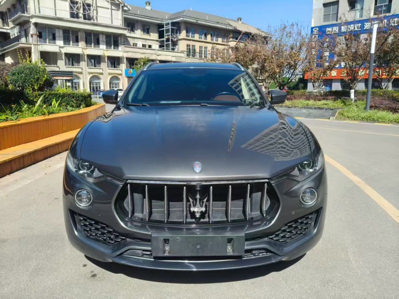 昆明17年玛莎拉蒂Levante1