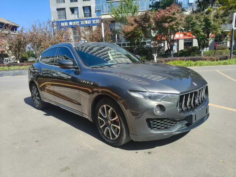 昆明17年玛莎拉蒂Levante3