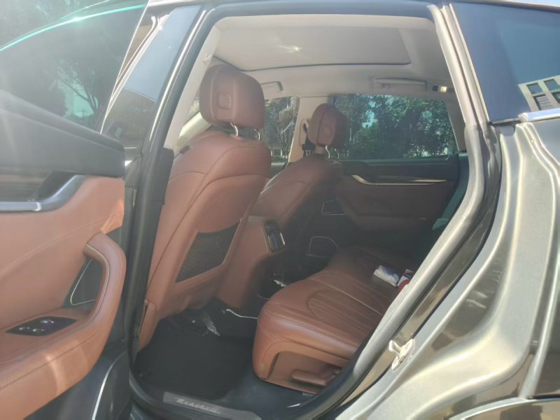 昆明17年玛莎拉蒂Levante6