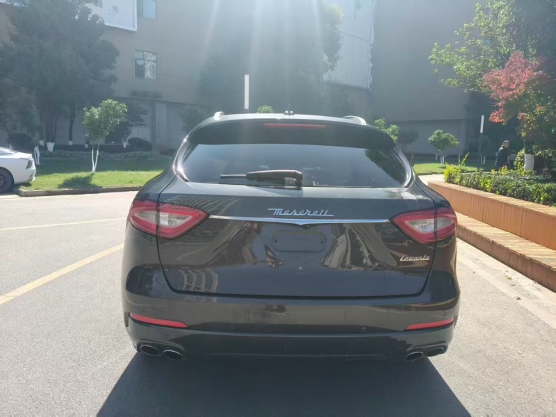 昆明17年玛莎拉蒂Levante8