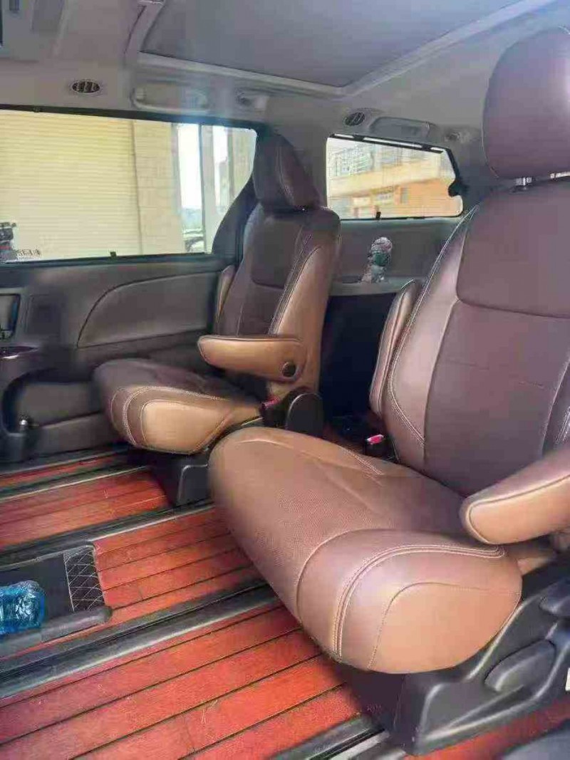 北海16年丰田塞纳4