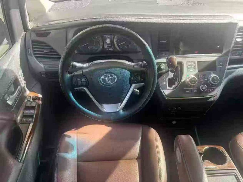 北海16年丰田塞纳6