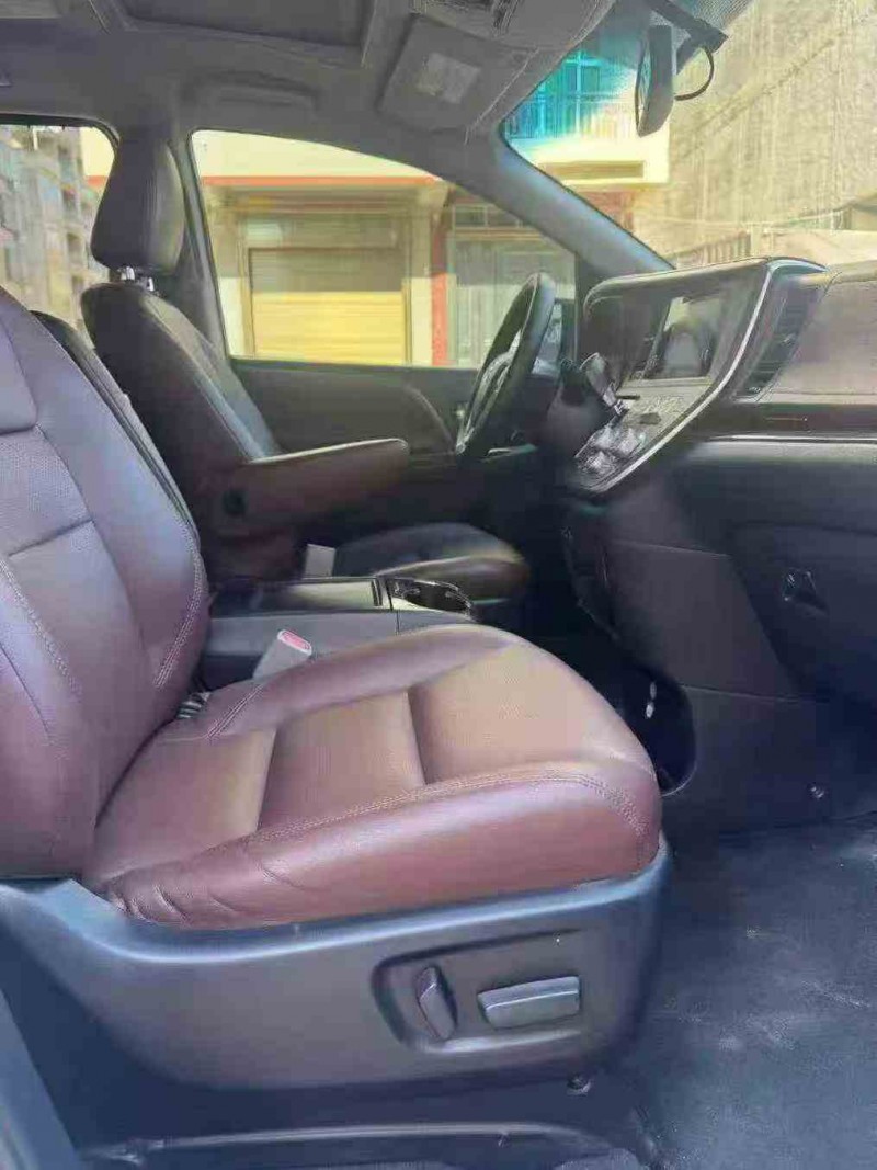 北海16年丰田塞纳8