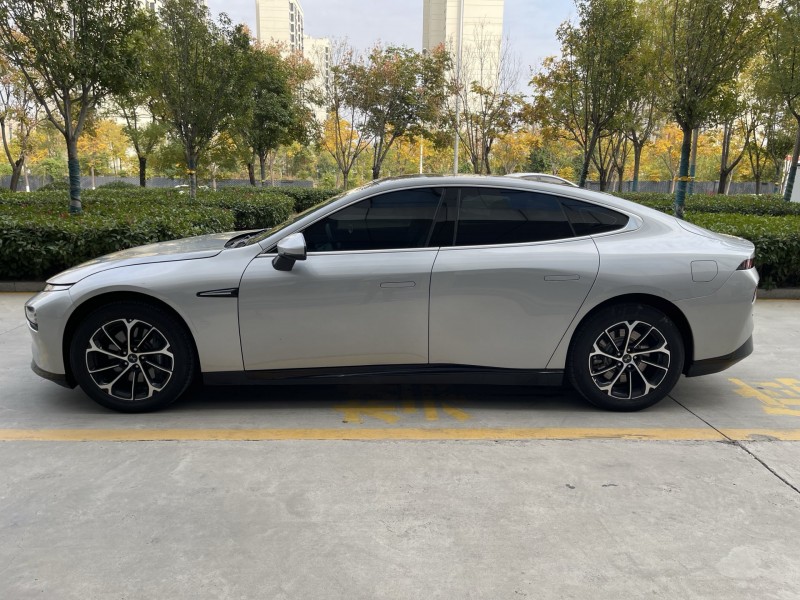 济宁23年小鹏汽车p77