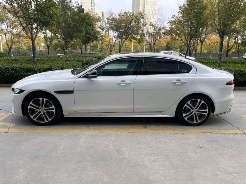 济宁22年捷豹XEL4