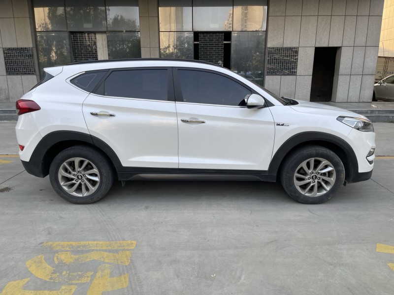 济宁17年现代途胜7