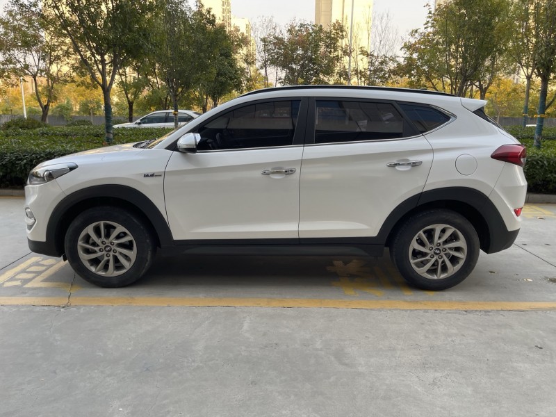 济宁17年现代途胜8