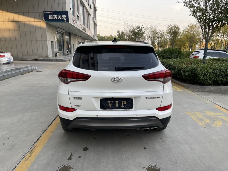 济宁17年现代途胜9