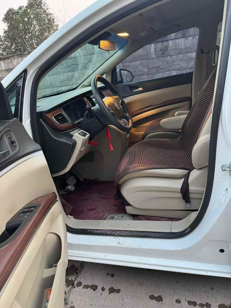 淮南19年别克GL84