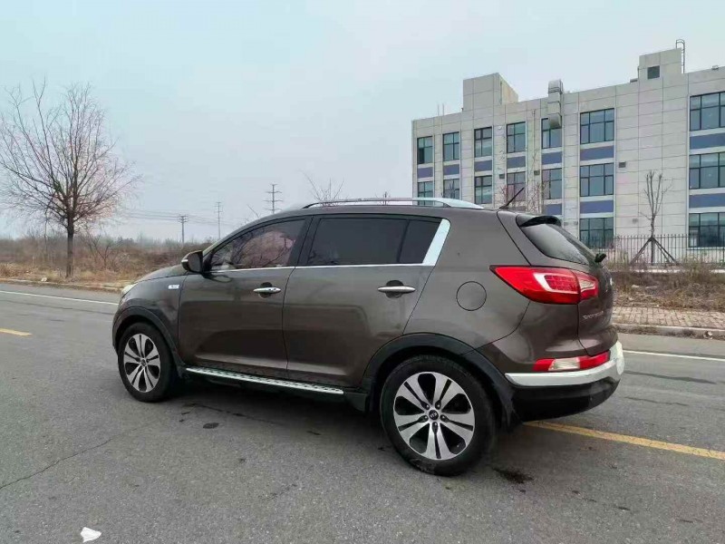 东营13年起亚智跑3