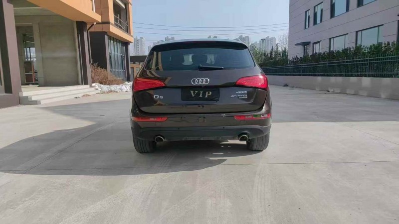 济宁15年奥迪Q58