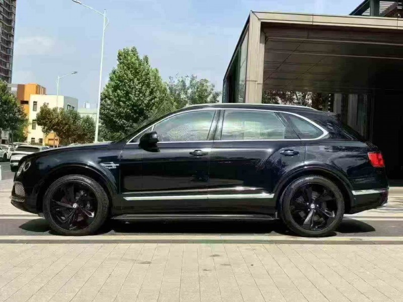 徐州19年宾利添越8