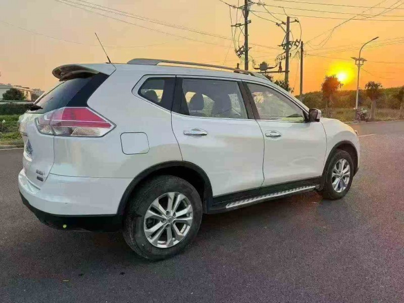 珠海17年日产奇骏8