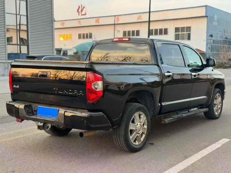 东营15年丰田坦途8