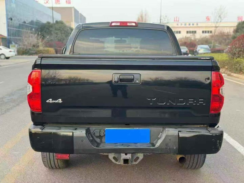 东营15年丰田坦途9