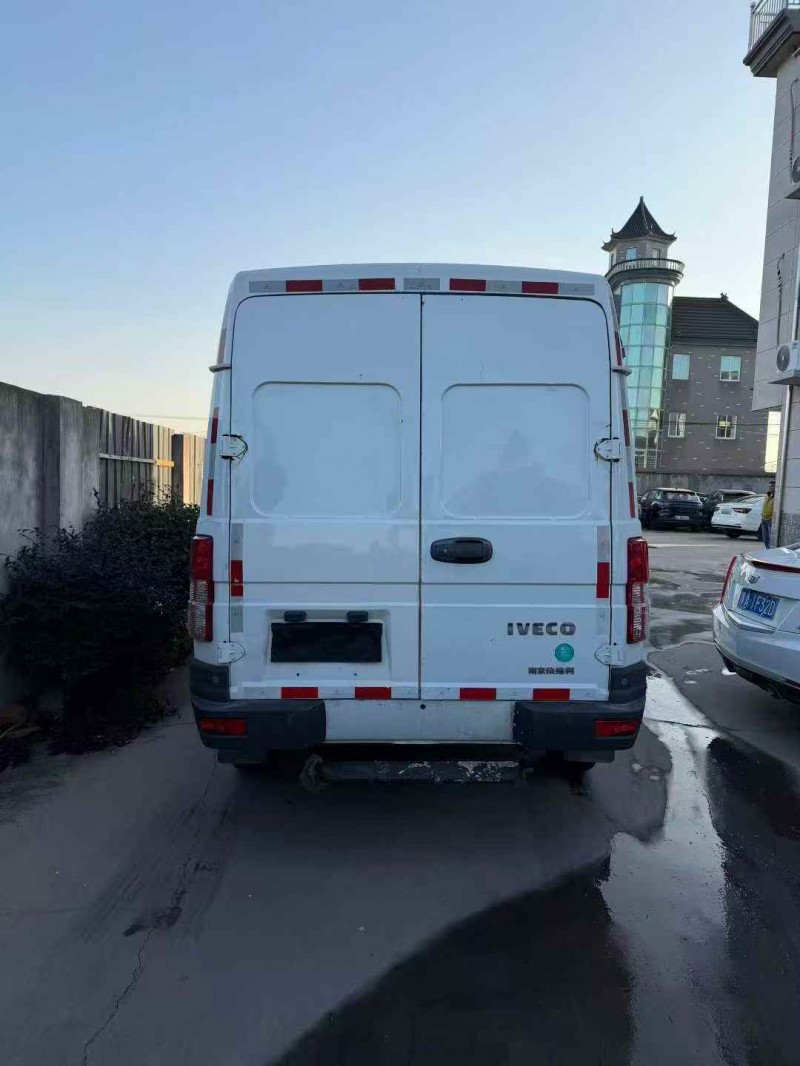 温州22年依维柯得意9