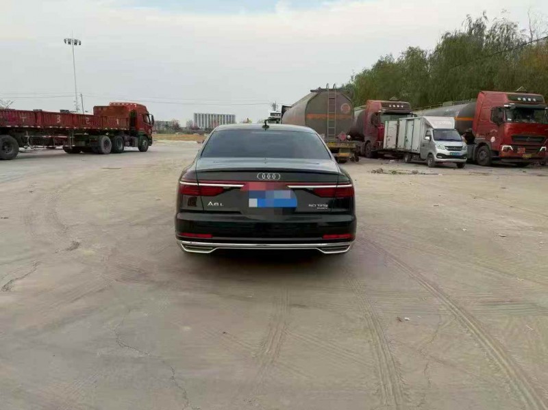 东营22年奥迪A8L9