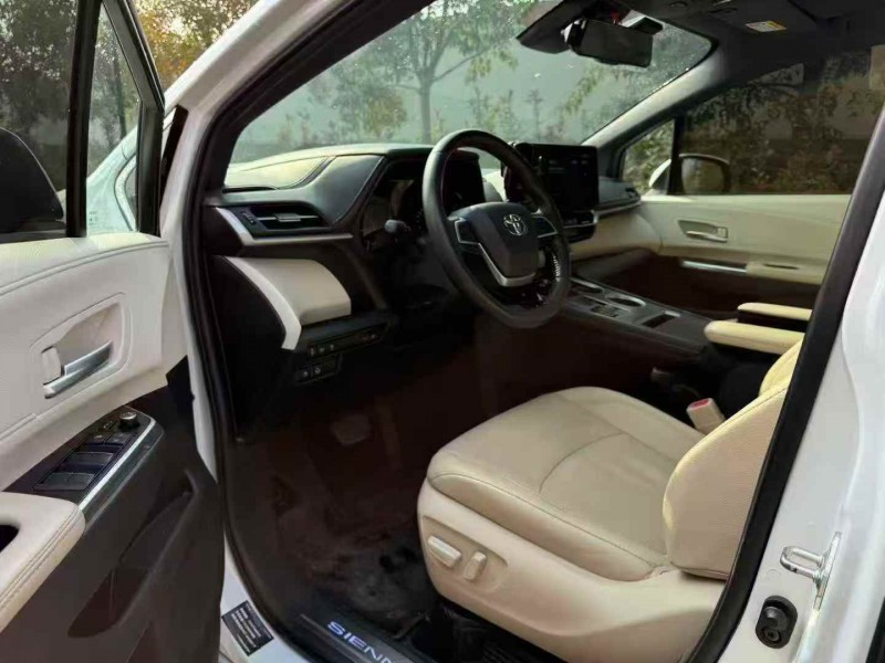 宜昌22年丰田塞纳6