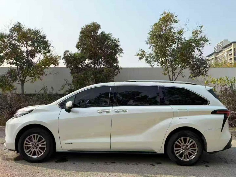 宜昌22年丰田塞纳7