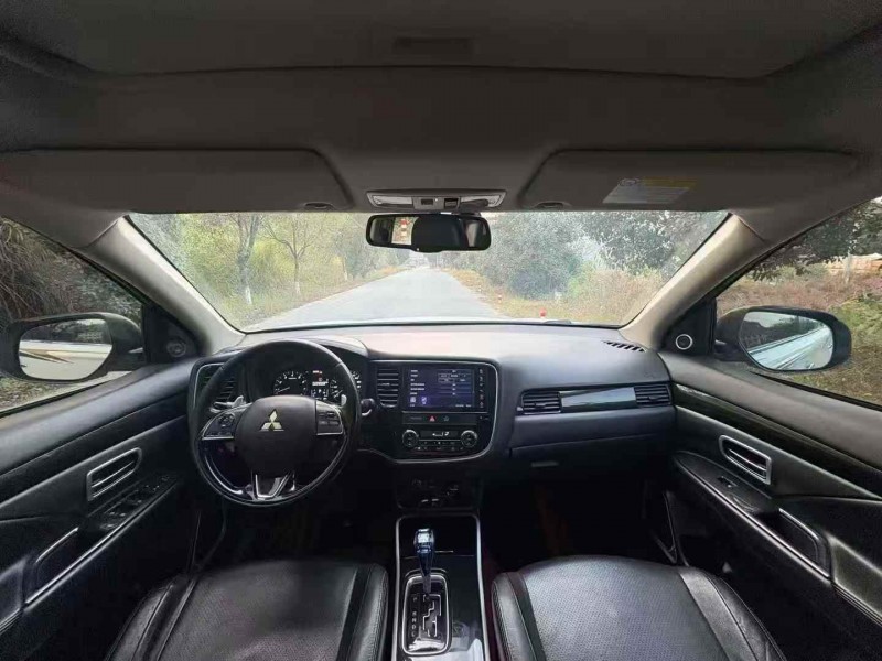 新余18年三菱欧蓝德5