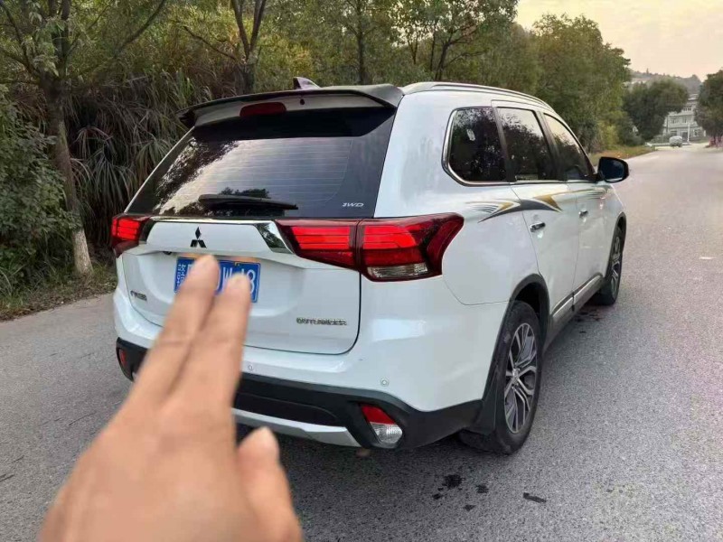 新余18年三菱欧蓝德8