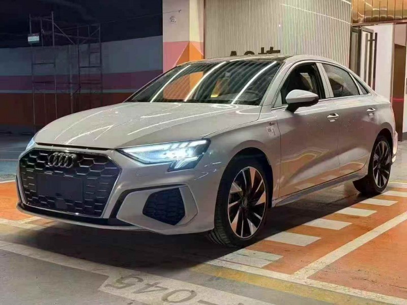 张家界25年奥迪A33