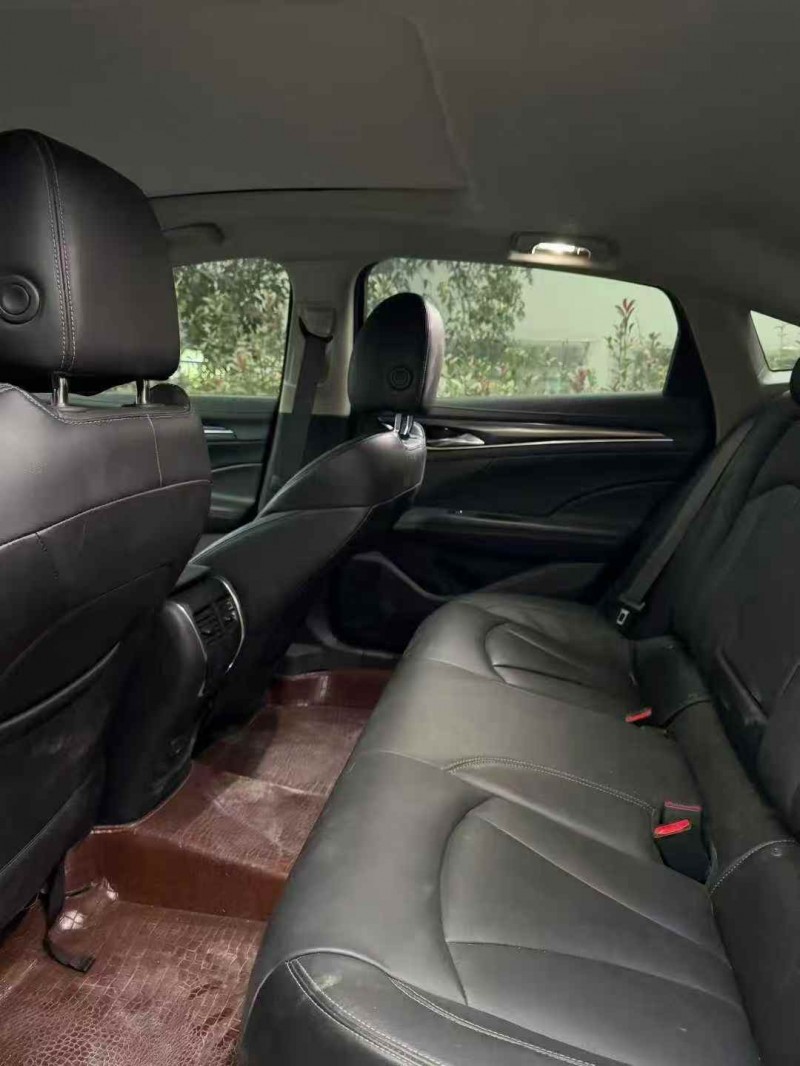 黄石21年别克君越4