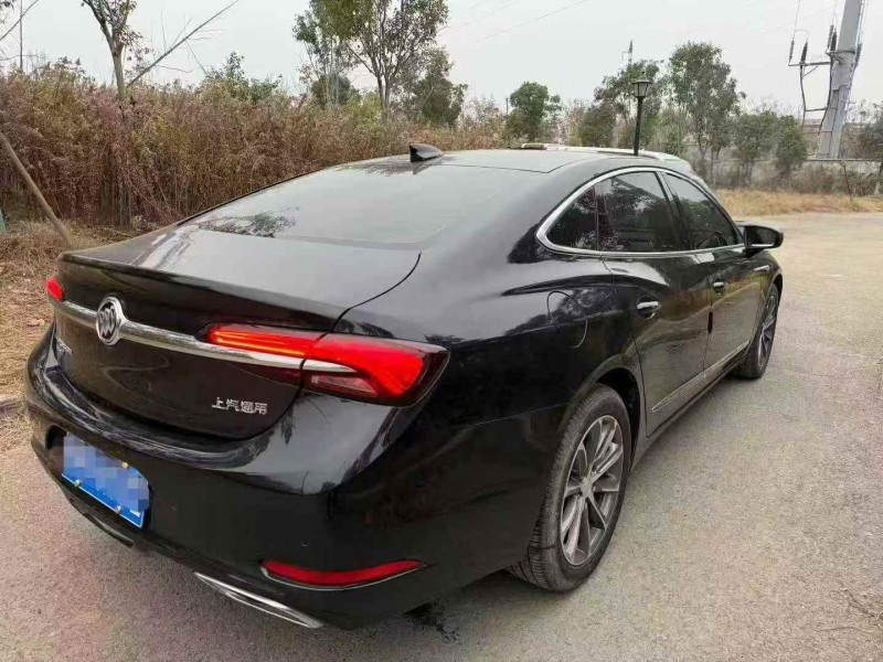 黄石21年别克君越7