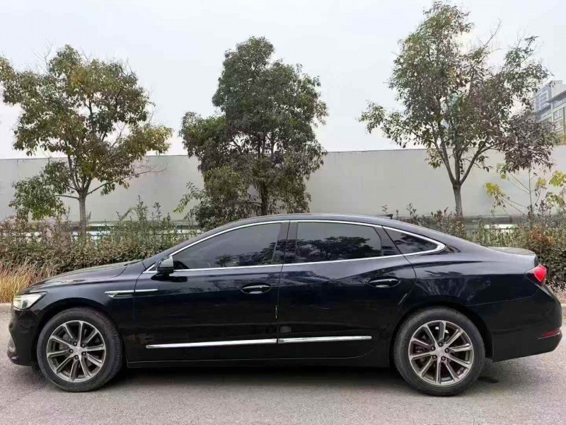 黄石21年别克君越8