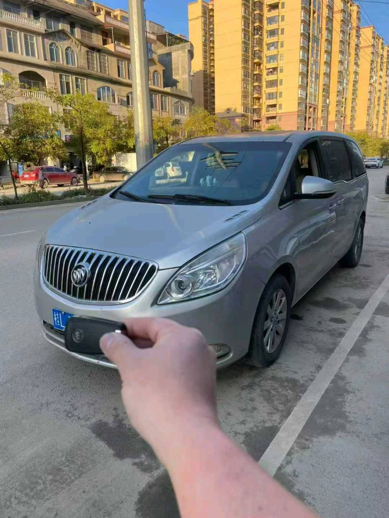 百色11年别克GL82