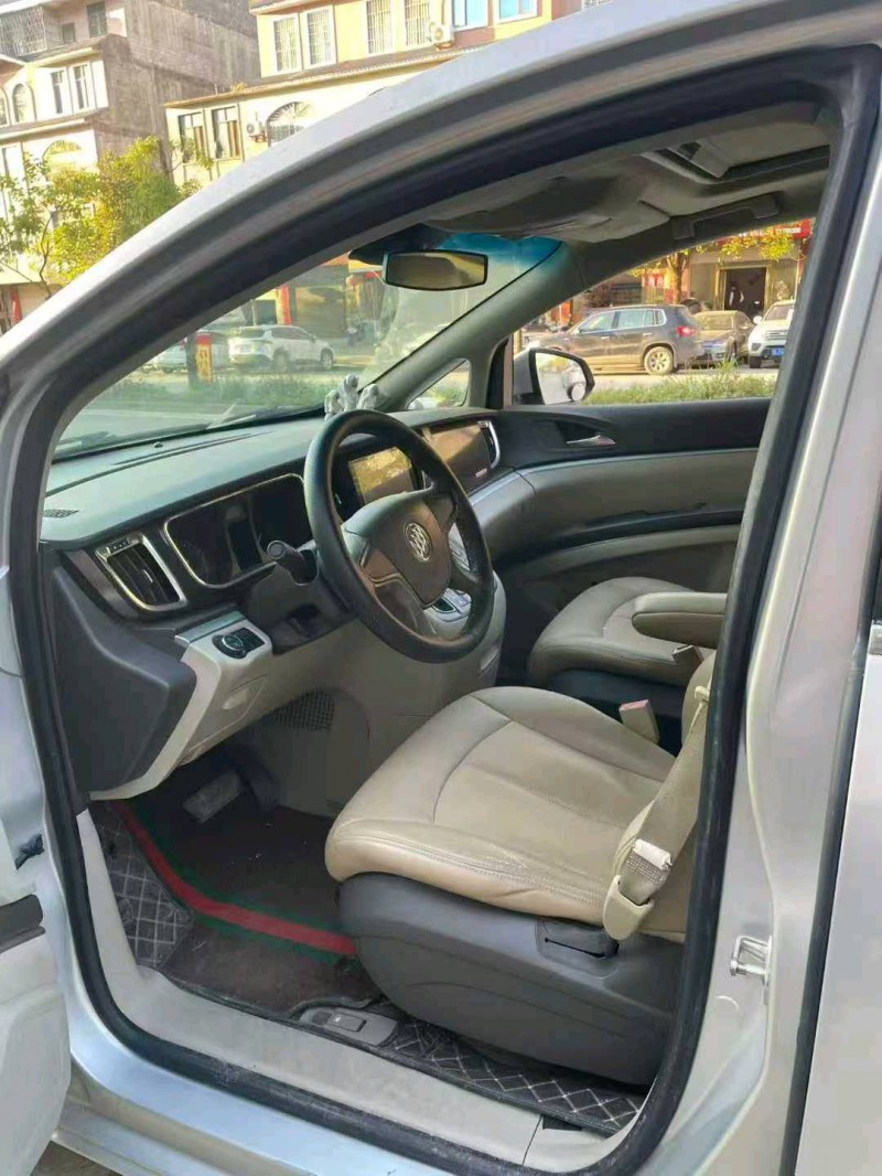 百色11年别克GL83